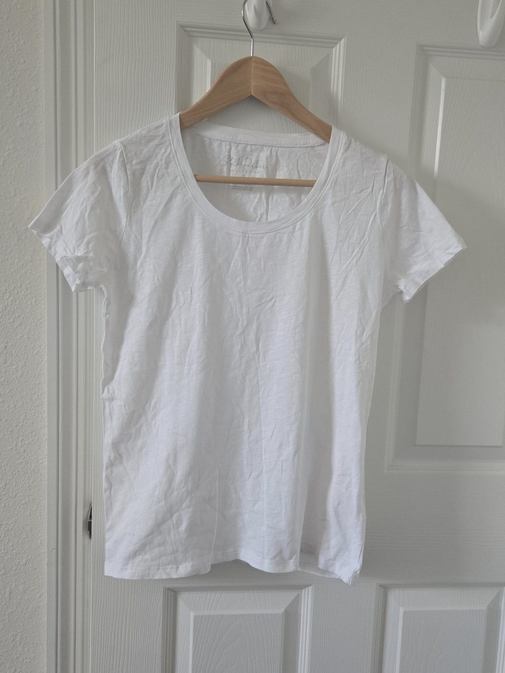 Classic White Scoop Neck Cotton Tee - Women